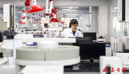 閆劍波調研重點項目與質量品牌建設 新材料技術研發引領產業新未來